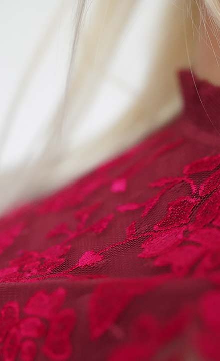 Needle Thread mini crvena cipkasta haljina detalji